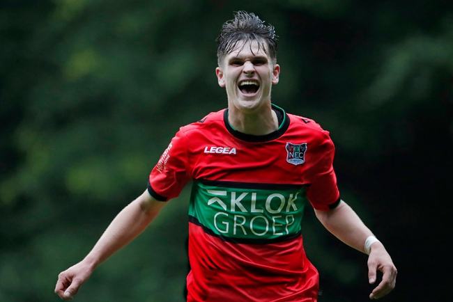 赛中激烈对 赛中激烈对